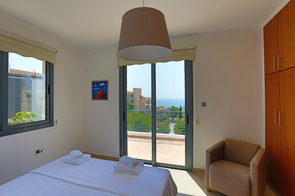Villa Infinite Blu Paphos ภายนอก รูปภาพ