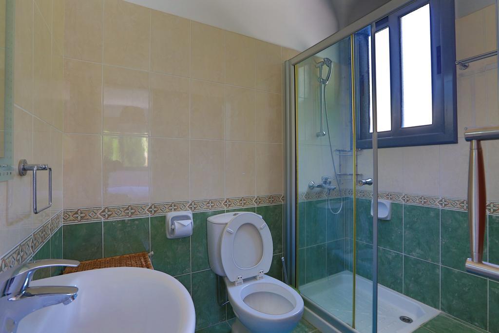Villa Infinite Blu Paphos ภายนอก รูปภาพ