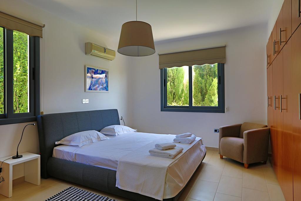 Villa Infinite Blu Paphos ภายนอก รูปภาพ