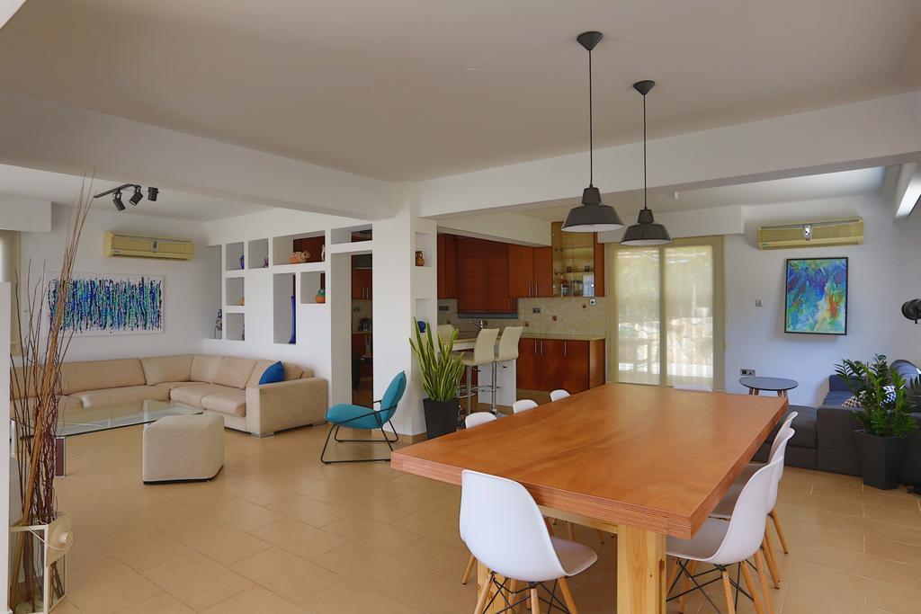 Villa Infinite Blu Paphos ภายนอก รูปภาพ
