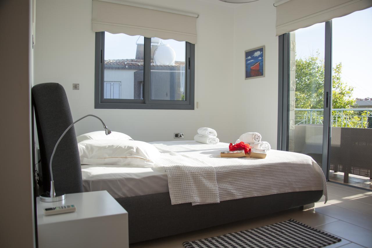Villa Infinite Blu Paphos ภายนอก รูปภาพ