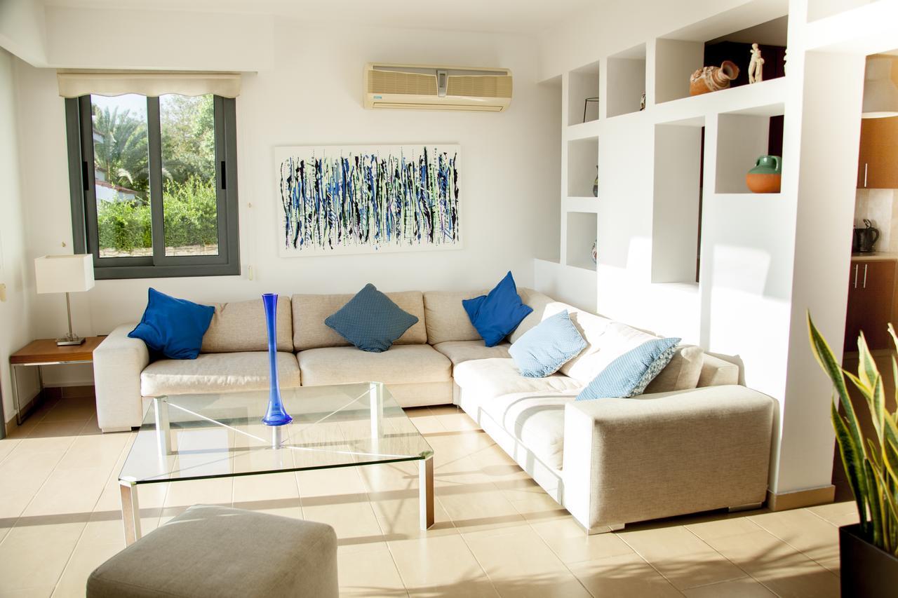 Villa Infinite Blu Paphos ภายนอก รูปภาพ