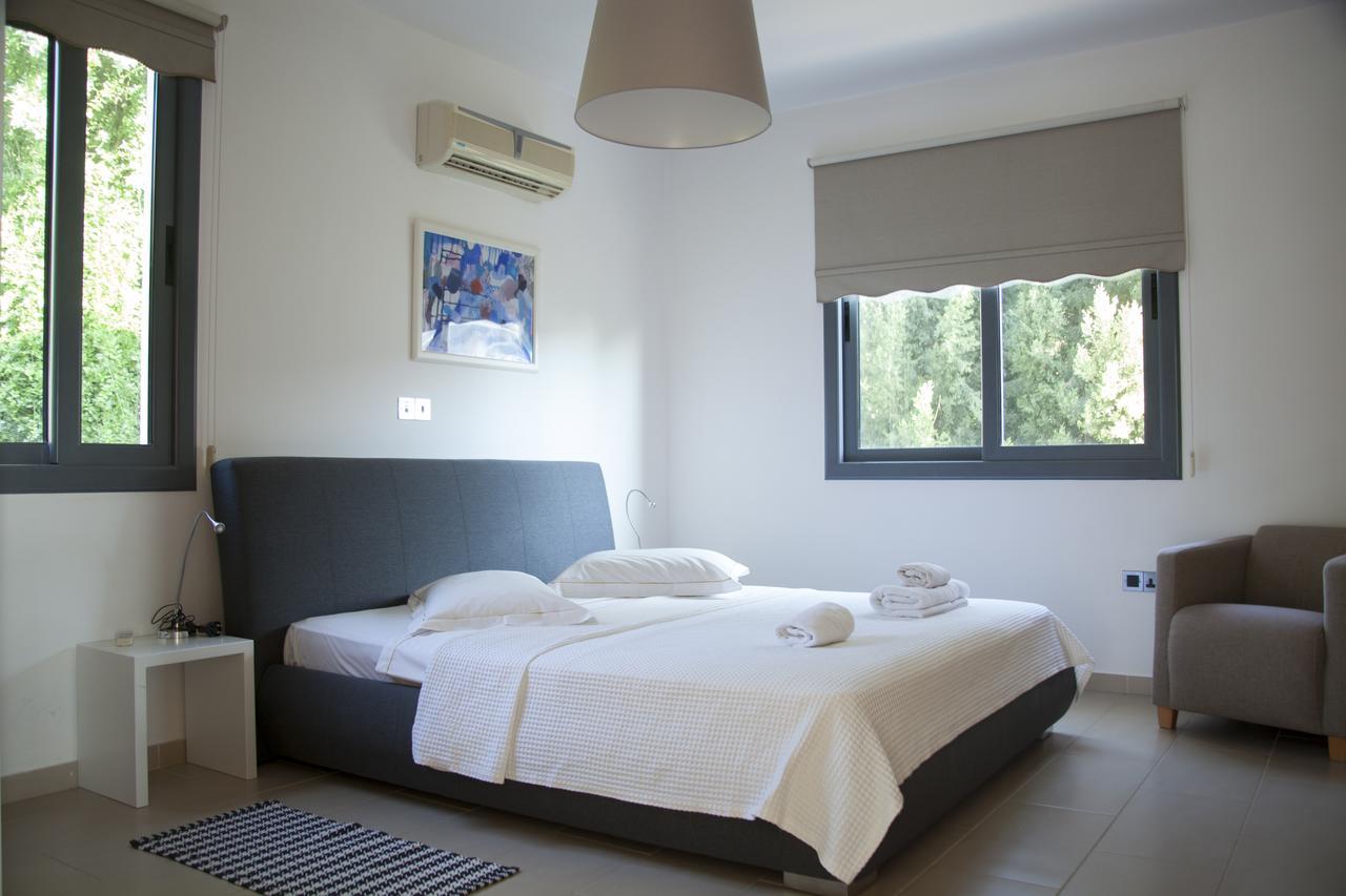 Villa Infinite Blu Paphos ภายนอก รูปภาพ